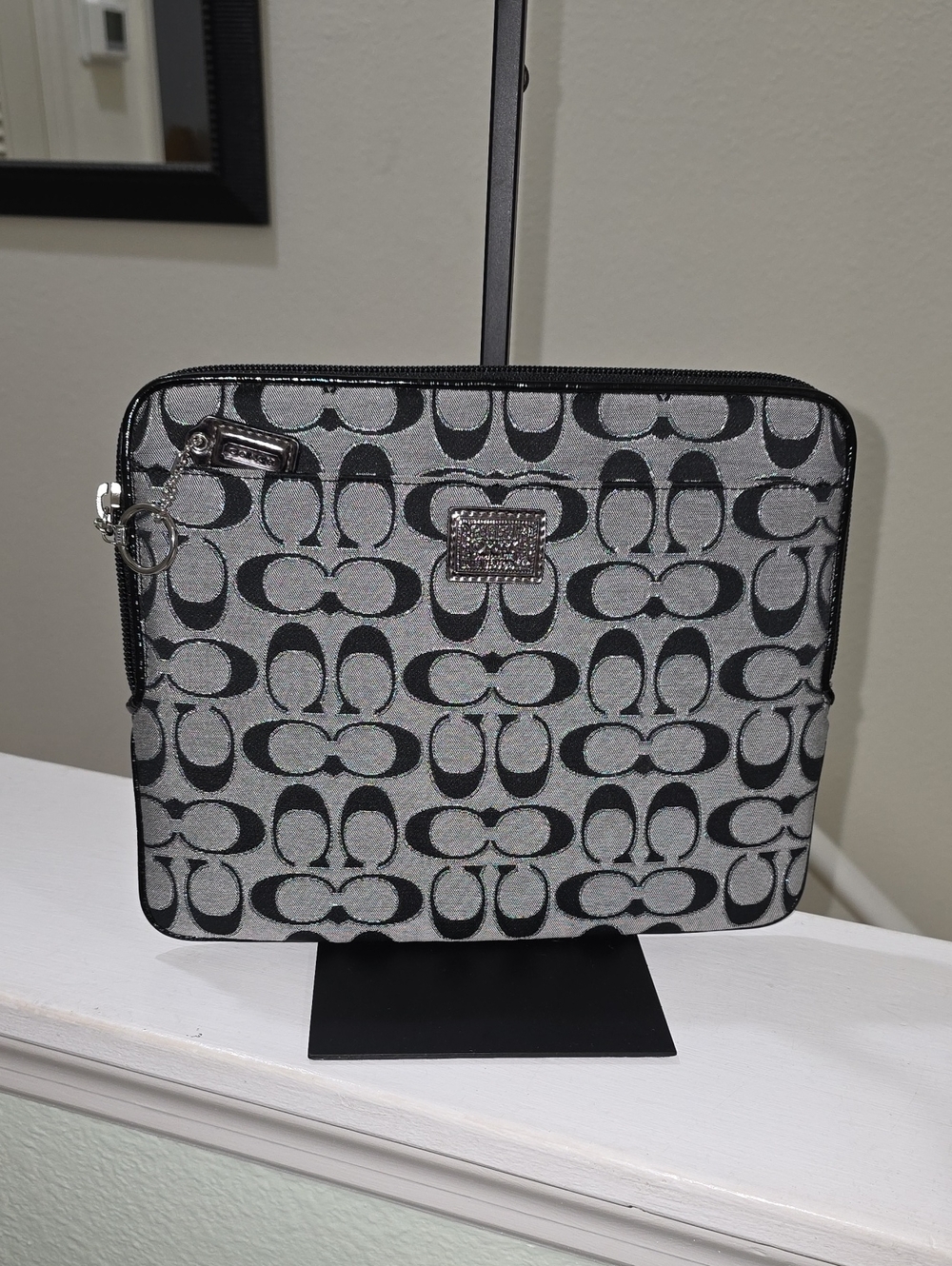 COACH Poppy Signature C Universal Sleeve F61366 in Silver/Moonlight 10.5x8.5 EUC